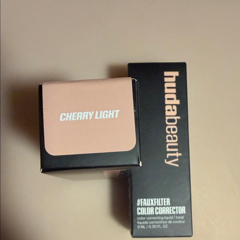 HUDA BEAUTY Color Corrector - Cherry Light  (1pc)